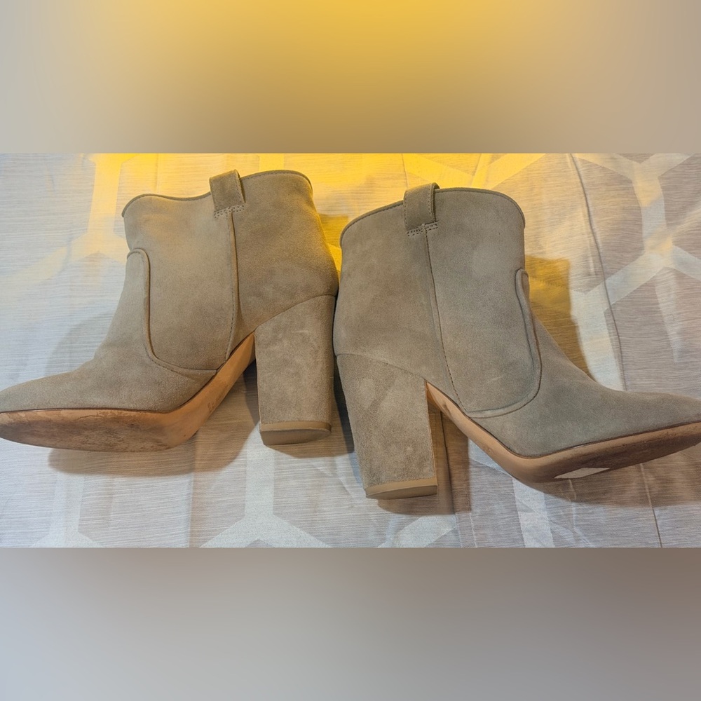 GUC👁️👀Laurence Dacade
Tan Suede Ankle Boots - Picture 9 of 11